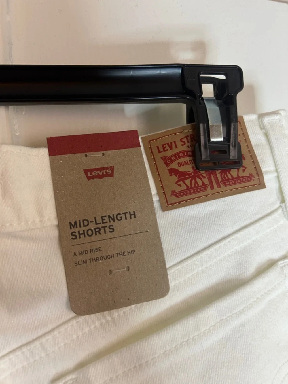 NWT Levi's White Denim Mid-Length Shorts